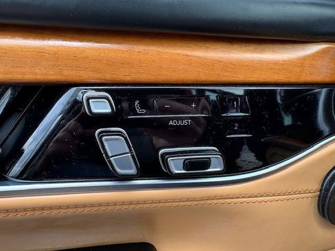 Used 2022 Jeep Grand Wagoneer Series III w/ Rear Seat Video Group 1 AWD/4WD image 28