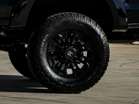 Used 2022 Ford F250 Lariat w/ Black Appearance Package image 86