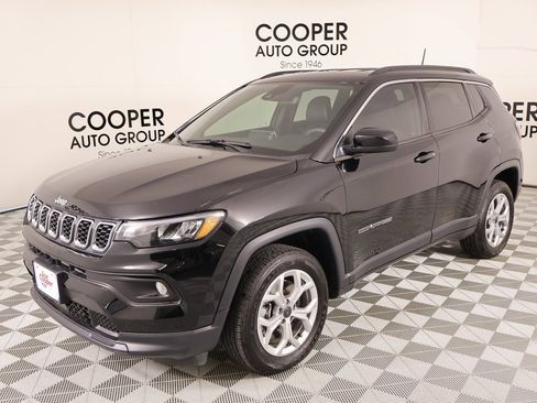 Used 2025 Jeep Compass Latitude image 10