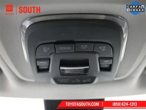 Used 2022 Toyota Corolla Cross XLE image 29