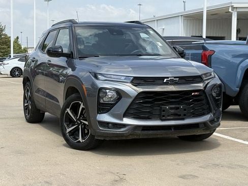Used 2021 Chevrolet TrailBlazer RS w/ Sun and Liftgate Package AWD/4WD image 2