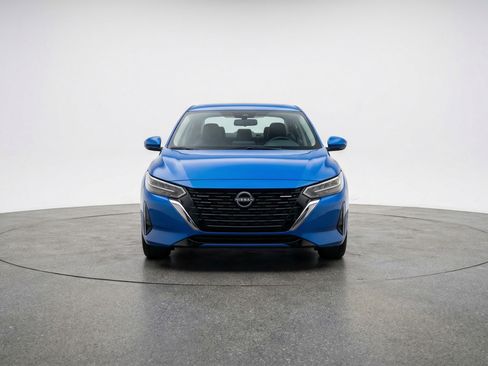 Used 2025 Nissan Sentra SV image 2