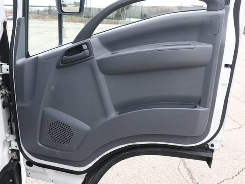 Used 2020 Isuzu NPR image 35