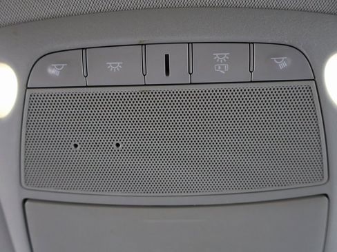 Used 2019 Nissan Rogue SV w/ Premium Package image 8