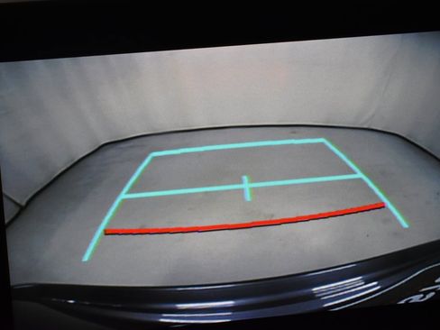 Used 2020 Toyota Highlander XLE image 24