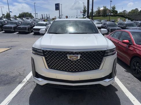 Used 2022 Cadillac Escalade Luxury w/ LPO, Floor Liner Package AWD/4WD image 2