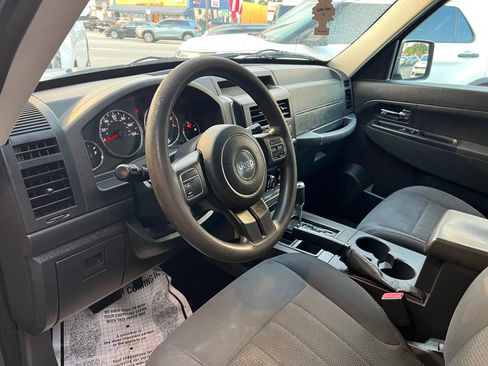 Used 2012 Jeep Liberty Sport image 14