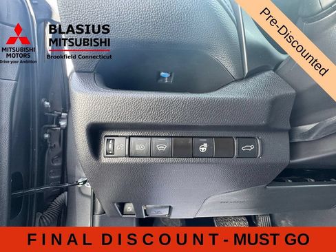 Used 2024 Toyota RAV4 XSE w/ Weather Package AWD/4WD image 18