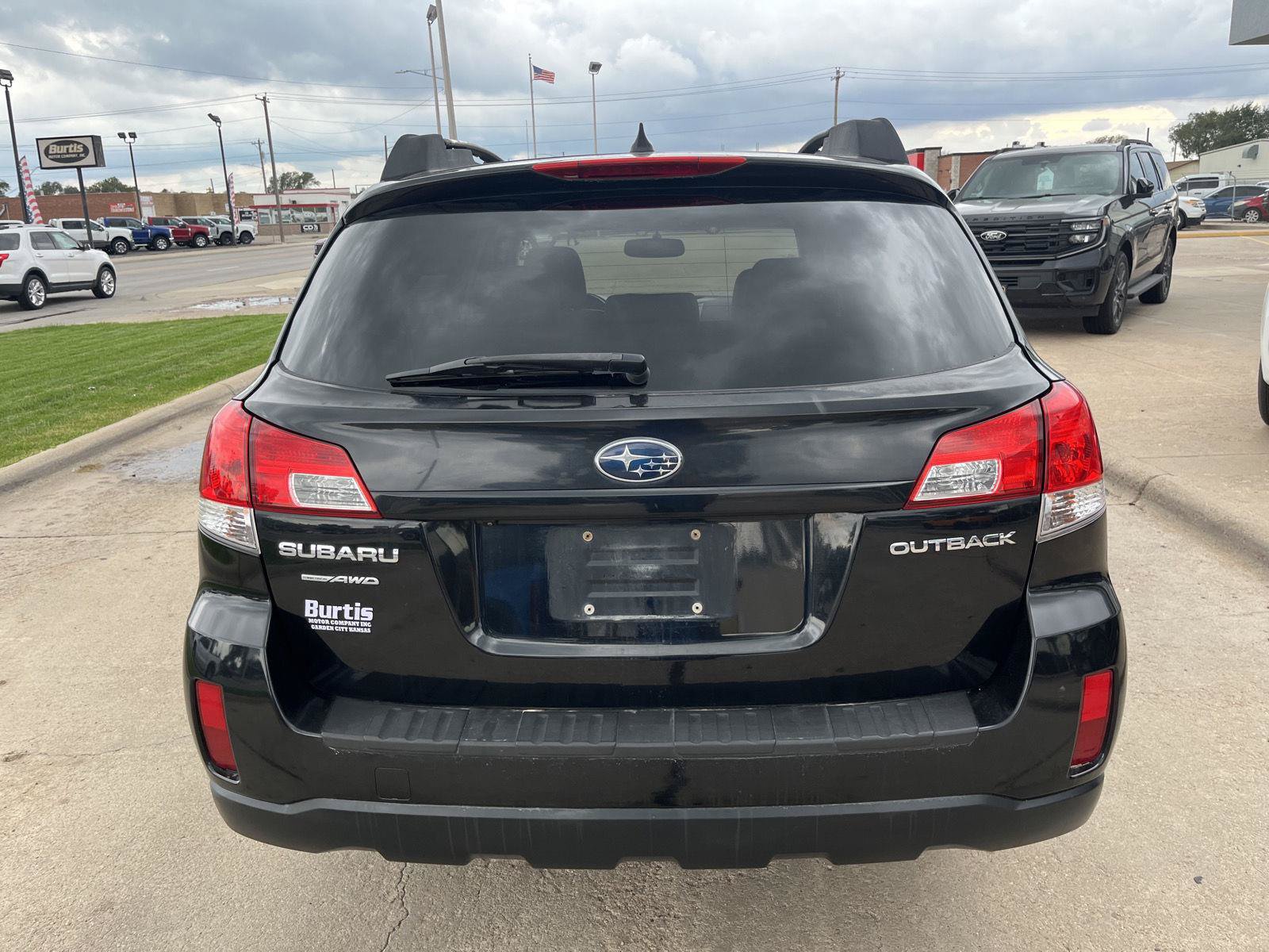 Used 2011 Subaru Outback 2.5i Limited w/ PWR Moonroof Pkg AWD/4WD image 6