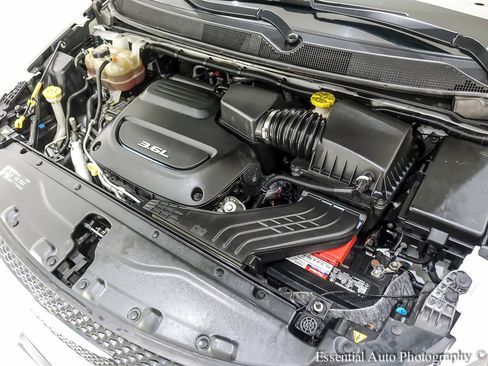 Used 2018 Chrysler Pacifica Limited image 36