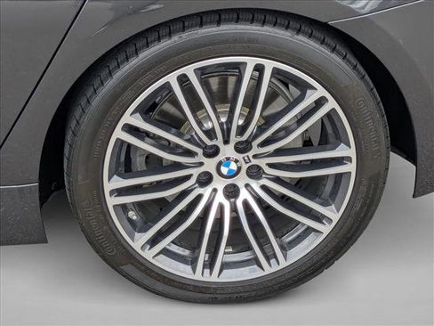 Used 2019 BMW 540i w/ M Sport Package image 25