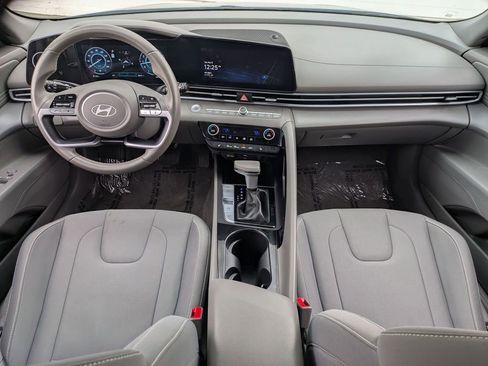 Used 2025 Hyundai Elantra SEL FWD image 25