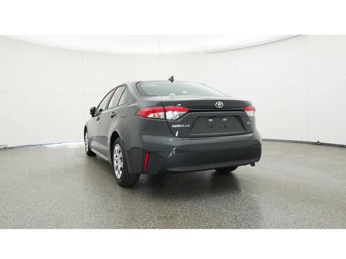 Used 2025 Toyota Corolla LE FWD image 28