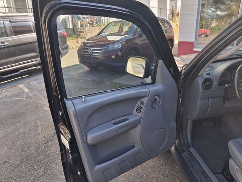 Used 2005 Jeep Liberty Sport image 7