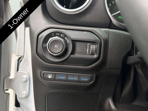 Used 2023 Jeep Wrangler Unlimited Sahara w/ Cold Weather Group AWD/4WD image 23