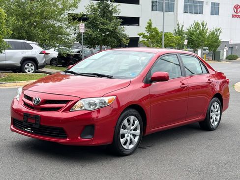 Used 2012 Toyota Corolla LE FWD image 2