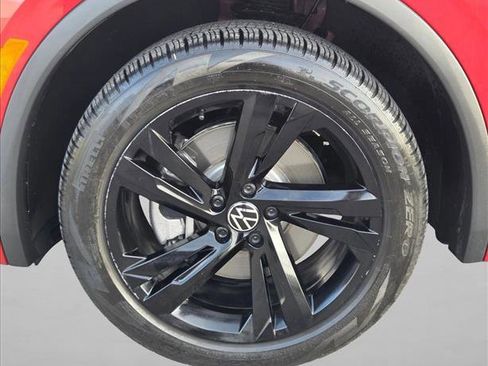 Certified 2024 Volkswagen Tiguan SE R-Line image 23