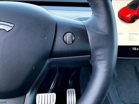 Used 2022 Tesla Model Y Performance image 21