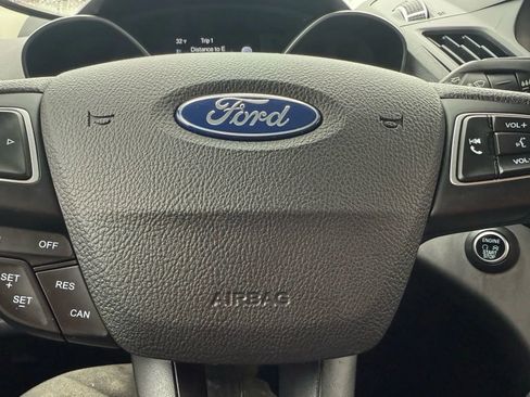 Used 2019 Ford Escape SE image 19
