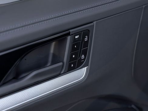 Certified 2026 Porsche Cayenne Coupe AWD/4WD image 22