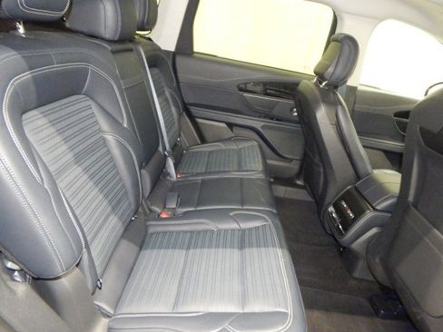 Used 2024 Lincoln Nautilus Reserve w/ Equipment Group 202A image 16