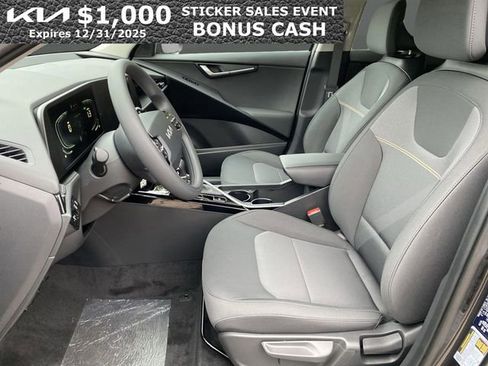 New 2025 Kia Niro LX image 4