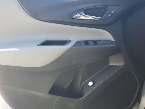 Used 2018 Chevrolet Equinox LT image 21