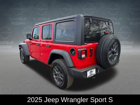 Used 2025 Jeep Wrangler Unlimited Sport AWD/4WD image 3
