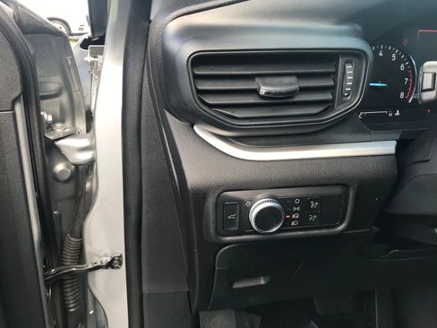 Used 2022 Ford Explorer XLT image 15