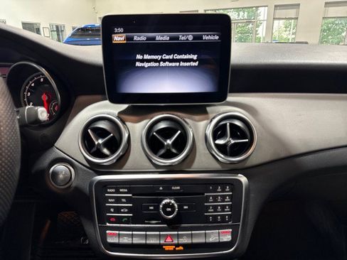 Used 2019 Mercedes-Benz GLA 250 4MATIC image 19