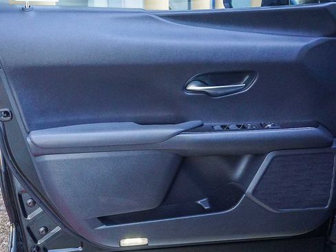 Used 2022 Lexus UX 200 image 21