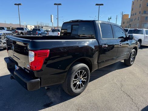 Used 2021 Nissan Titan SV image 9