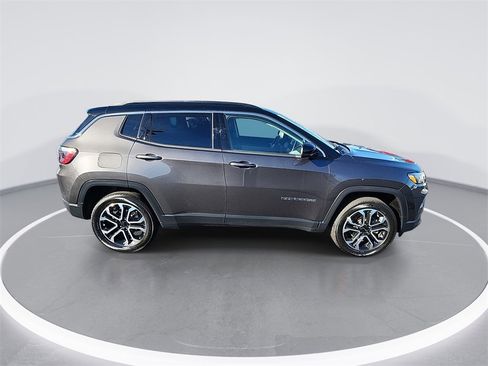 Used 2022 Jeep Compass Limited image 9