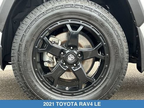 Used 2021 Toyota RAV4 LE w/ Carpet Mat Package (TMS) AWD/4WD image 27