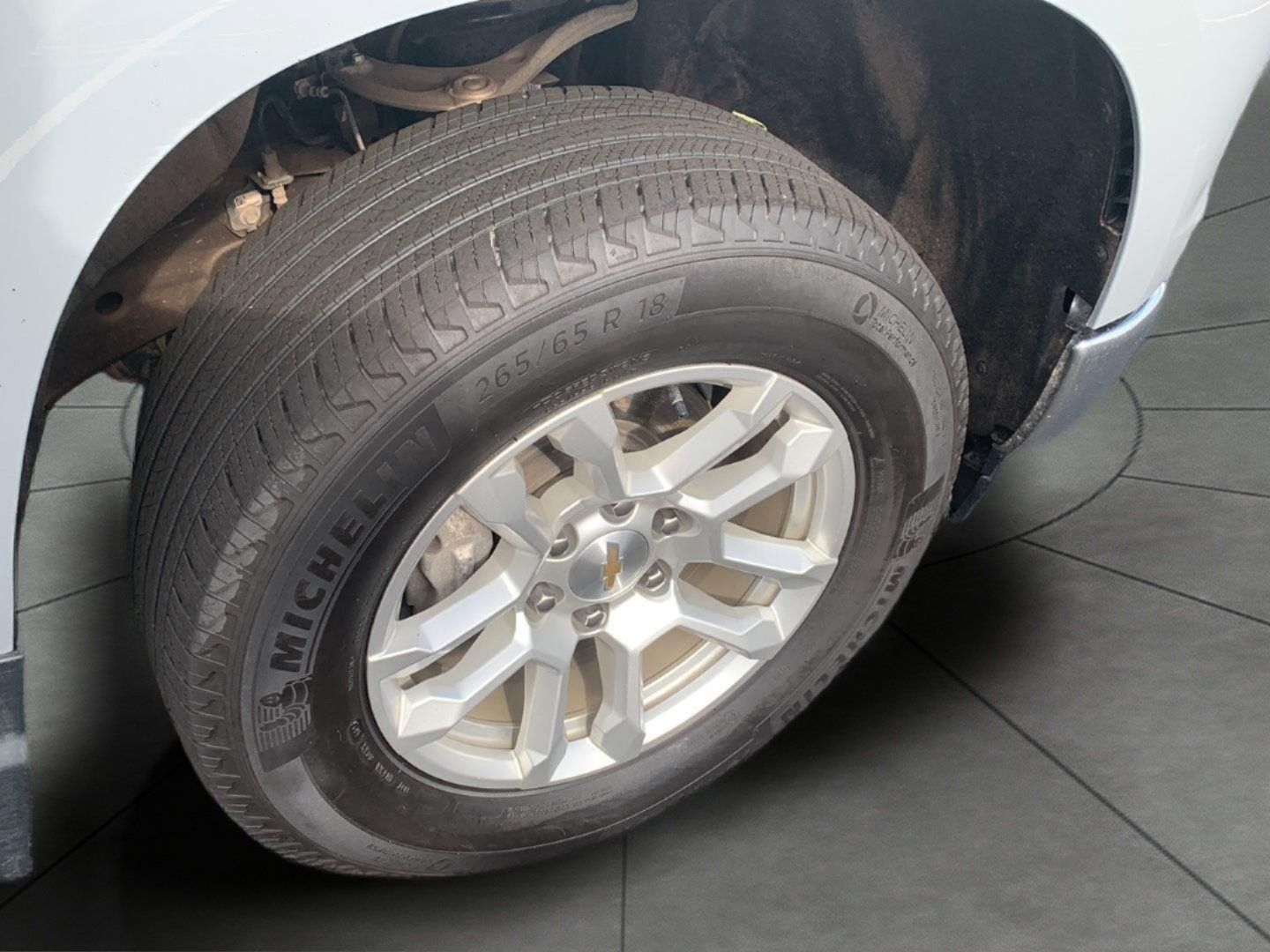 Used 2024 Chevrolet Silverado 1500 LT AWD/4WD image 25