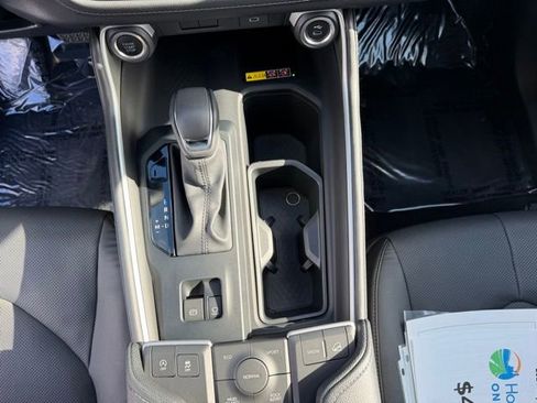 Used 2024 Toyota Grand Highlander Limited image 17