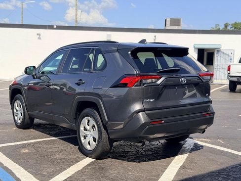 Used 2021 Toyota RAV4 LE FWD image 5
