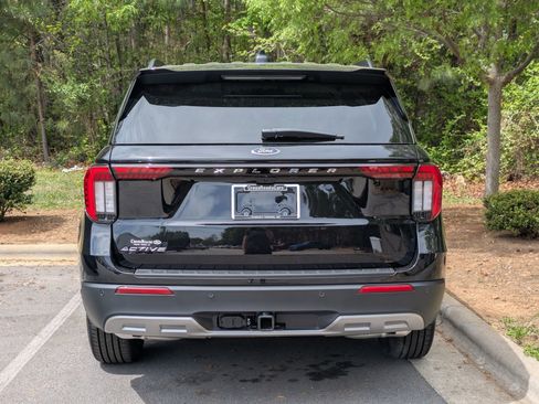 New 2026 Ford Explorer Active image 4