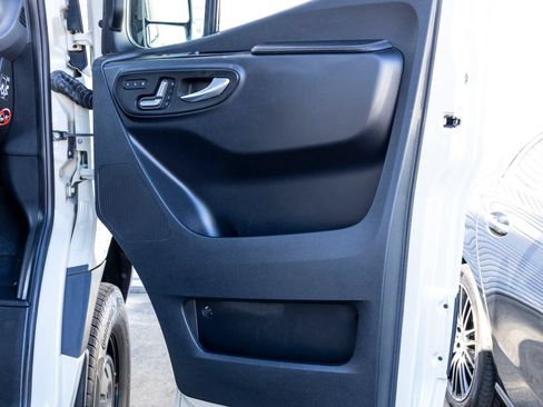 Used 2022 Mercedes-Benz Sprinter 2500 w/ Acoustic Package image 21