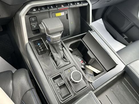 Used 2022 Toyota Tundra Platinum w/ Advanced Package image 18