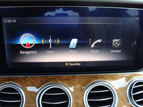 Used 2018 Mercedes-Benz E 300 E 300 image 17