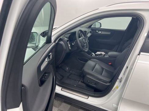 Used 2024 Volvo XC40 B5 Ultimate w/ Protection Package Premier AWD/4WD image 12
