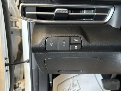 Used 2023 Hyundai Elantra SE image 16