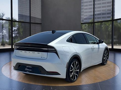 Used 2026 Toyota Prius Plug-In Hybrid FWD image 3
