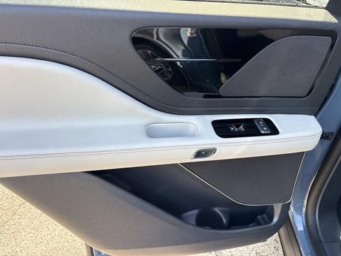New 2026 Lincoln Aviator AWD w/ Jet Appearance Package image 20