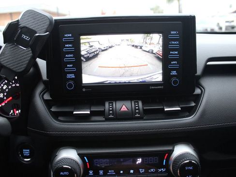 Used 2020 Toyota RAV4 XLE Premium image 29