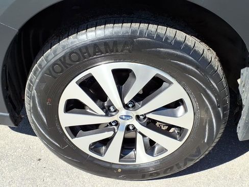 Used 2025 Subaru Outback Premium image 9