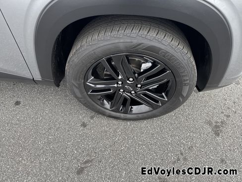 Used 2024 Chevrolet Trax ACTIV w/ Sunroof Package image 16