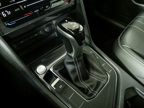 Certified 2023 Volkswagen Tiguan SE FWD image 19