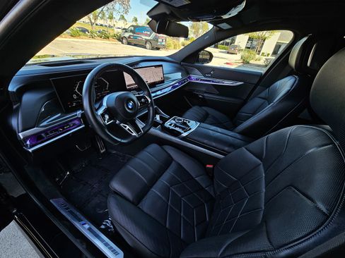 Used 2025 BMW 740i image 21